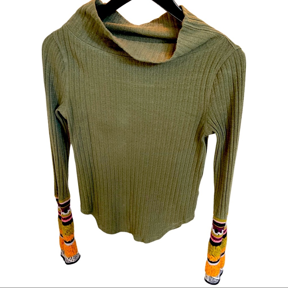 Free People- Green Sweater w/decorative sleeve (Small)